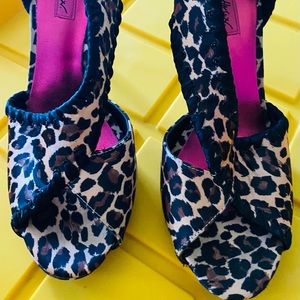 SEXY Vintage Betsey Johnson Leopard 4" Stiletto Heels
